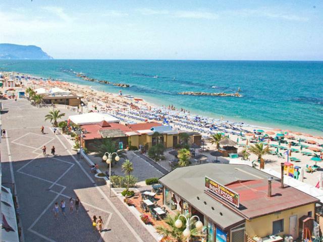 Nel Blu Dipinto Di Blu Apartman Porto Recanati Kültér fotó